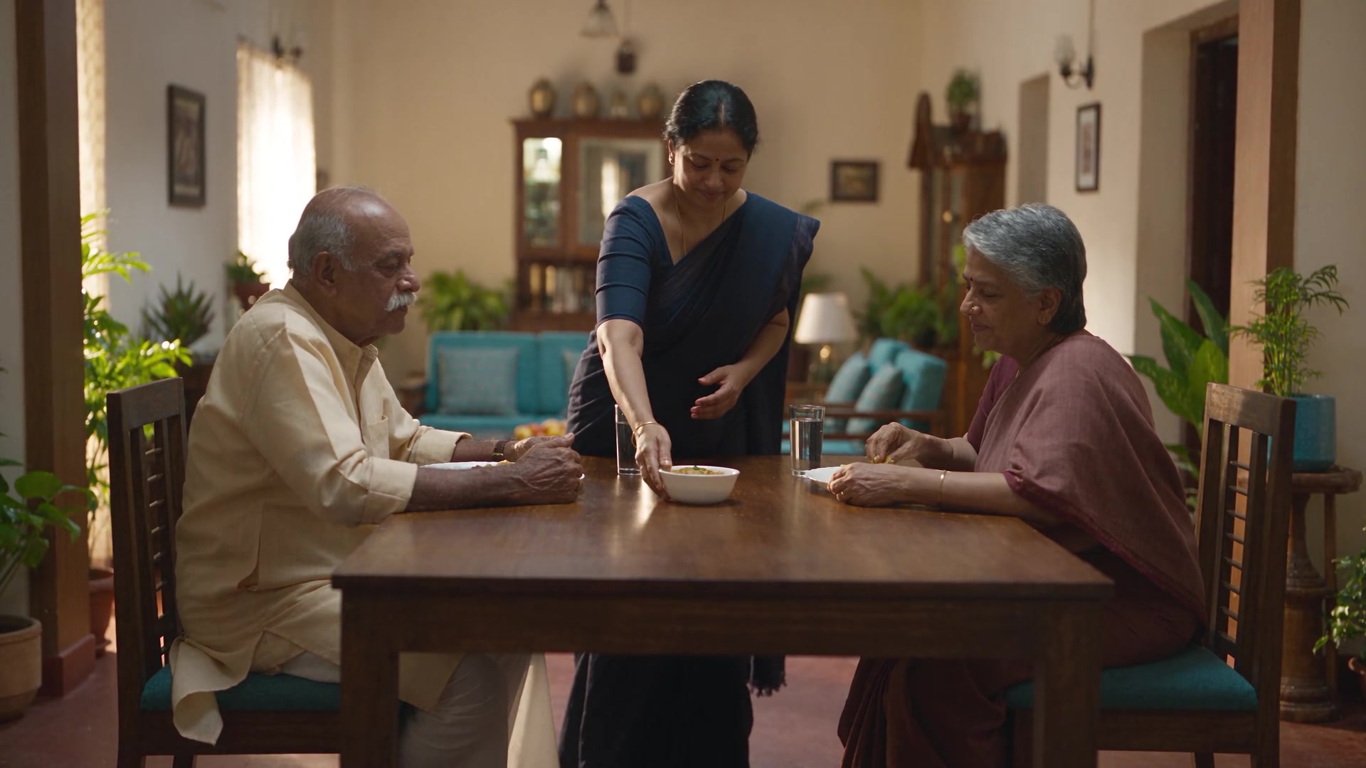 An illustrative moment of Parivaar support and companionship at home